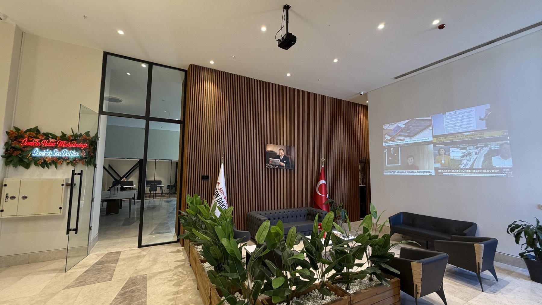 SON MEDYA toplantı ve bekleme alanı