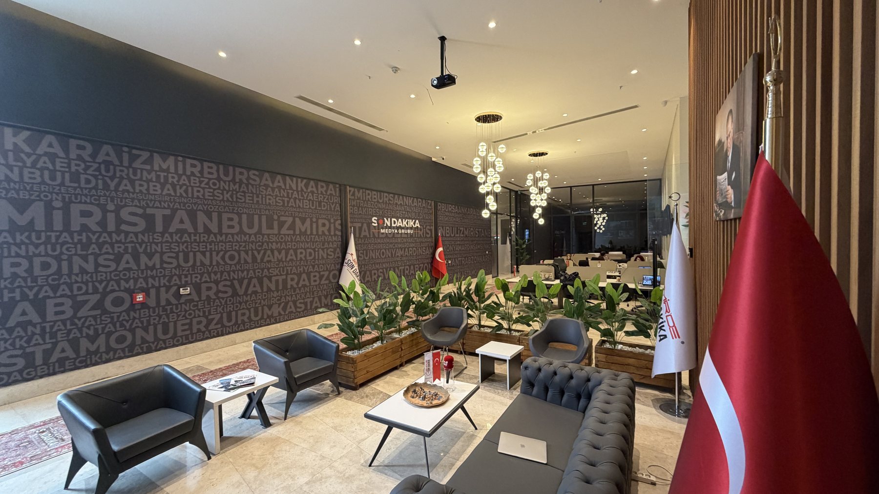 SON MEDYA lounge ve ofis alanı